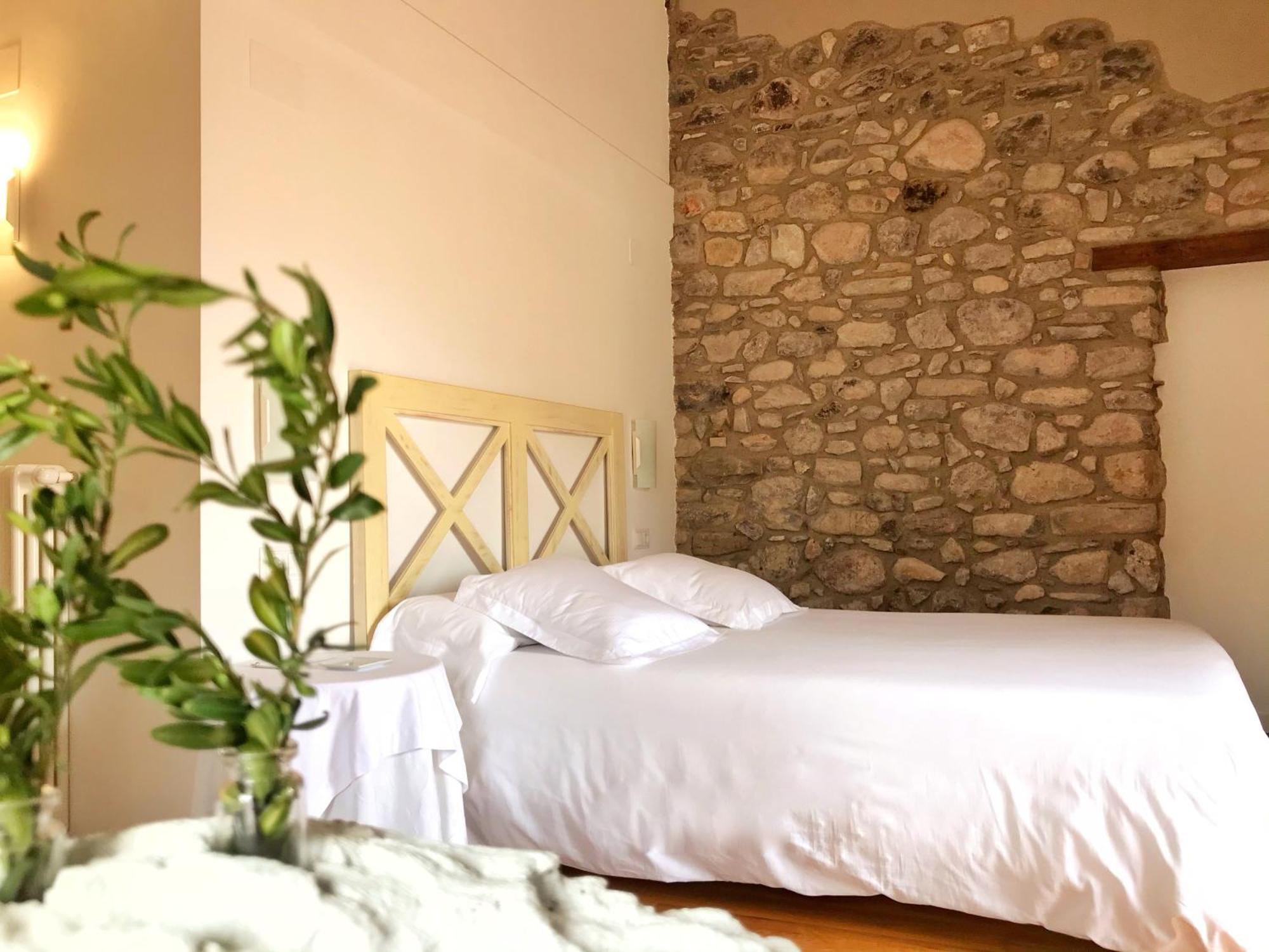 El Castell De La Pobla De Lillet (Adults Only) Villa Kültér fotó