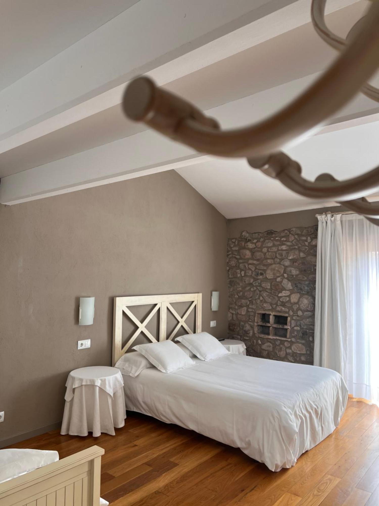 El Castell De La Pobla De Lillet (Adults Only) Villa Kültér fotó