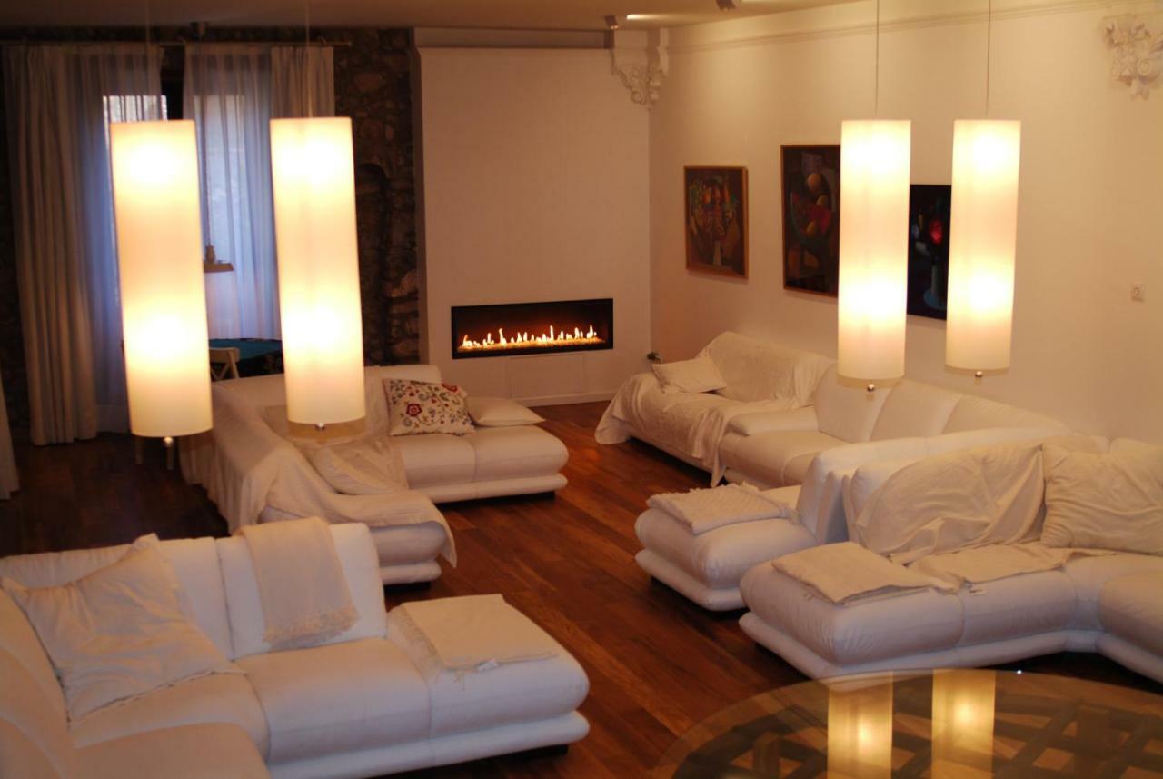 El Castell De La Pobla De Lillet (Adults Only) Villa Kültér fotó